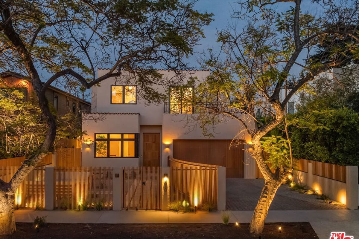 420 N Kings Road, Los Angeles, CA 90048 — photo 1 of 48