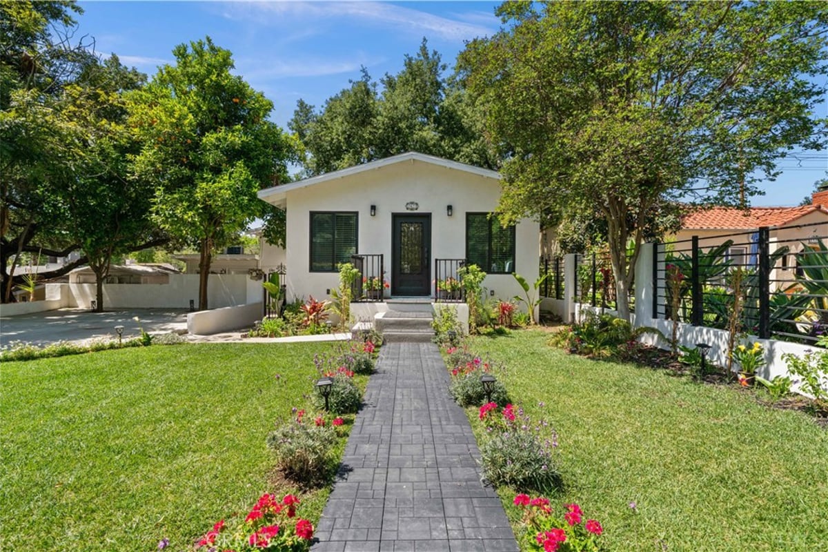 2427 N Verdugo, Glendale, CA 91208 — photo 1 of 47