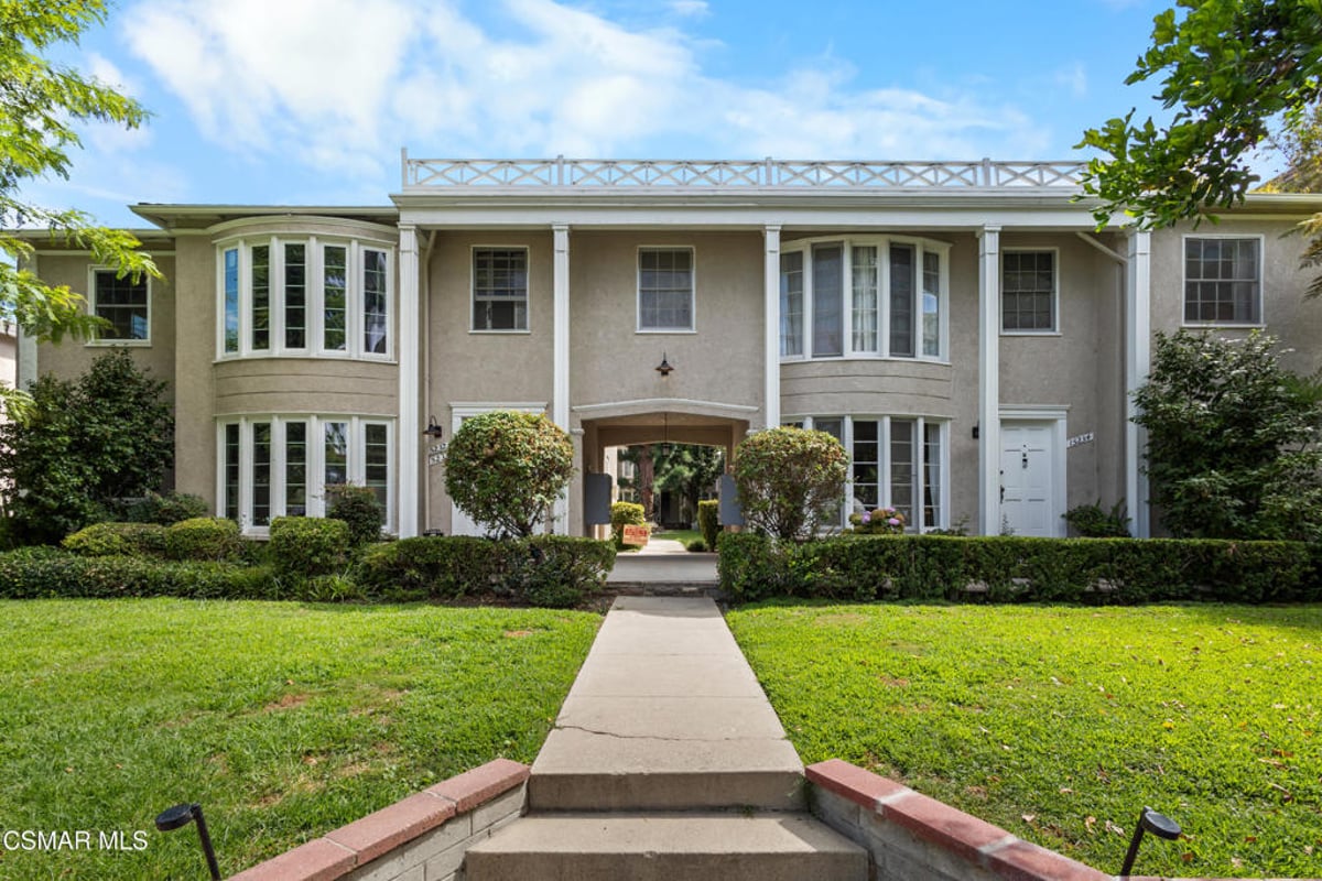 15234 Dickens Street 1/4, Sherman Oaks, CA 91403 — photo 1 of 23
