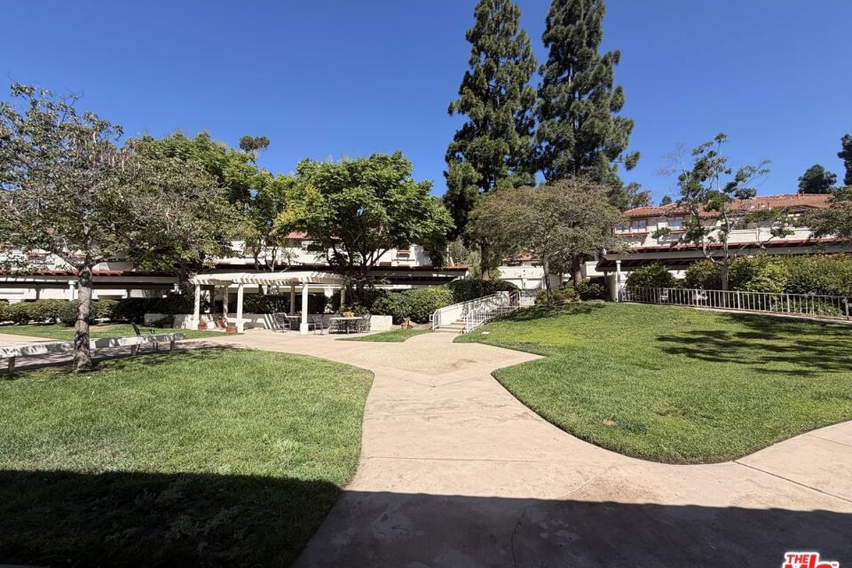 501 Palisades Drive 309, Los Angeles, CA 90272 — photo 1 of 23