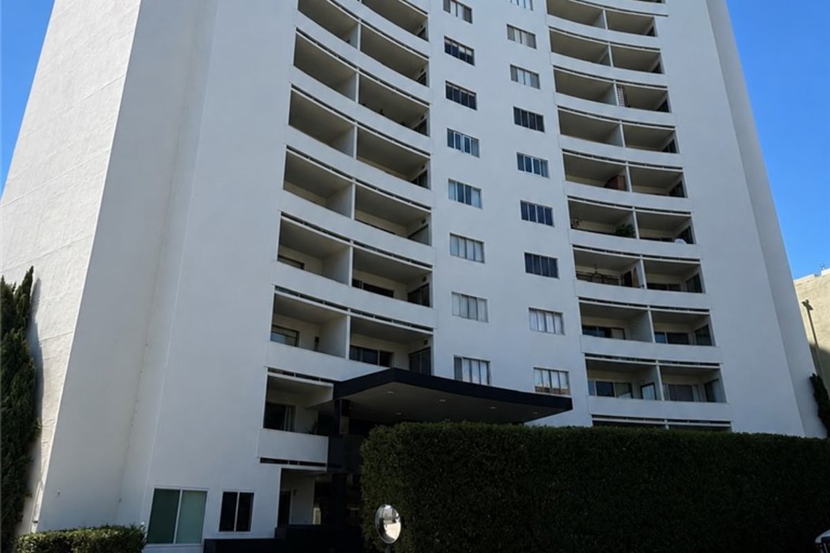 7250 Franklin 310, Los Angeles, CA 90046 — photo 1 of 2
