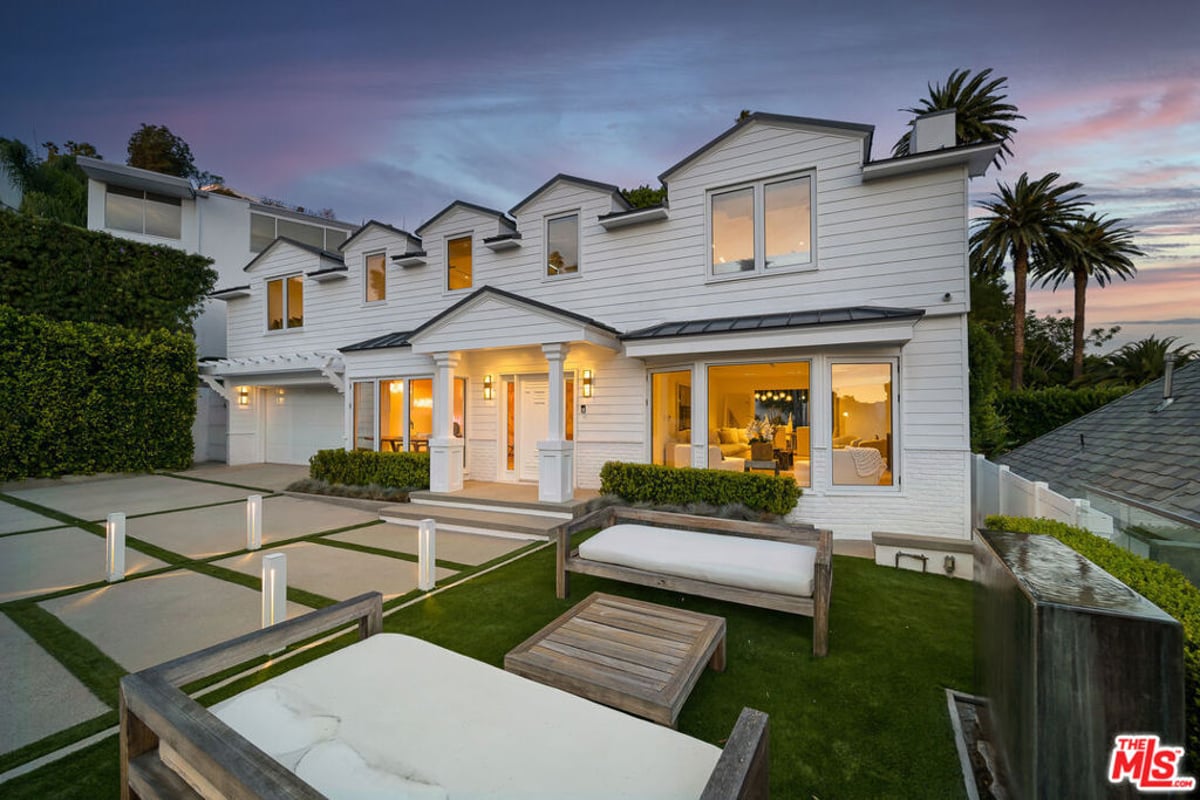 1330 Londonderry Place, Los Angeles, CA 90069 — photo 1 of 33