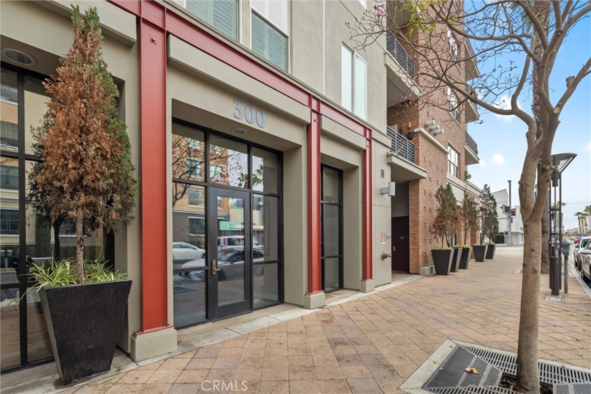 300 E 4th Street 201, Long Beach, CA 90802 — photo 1 of 34