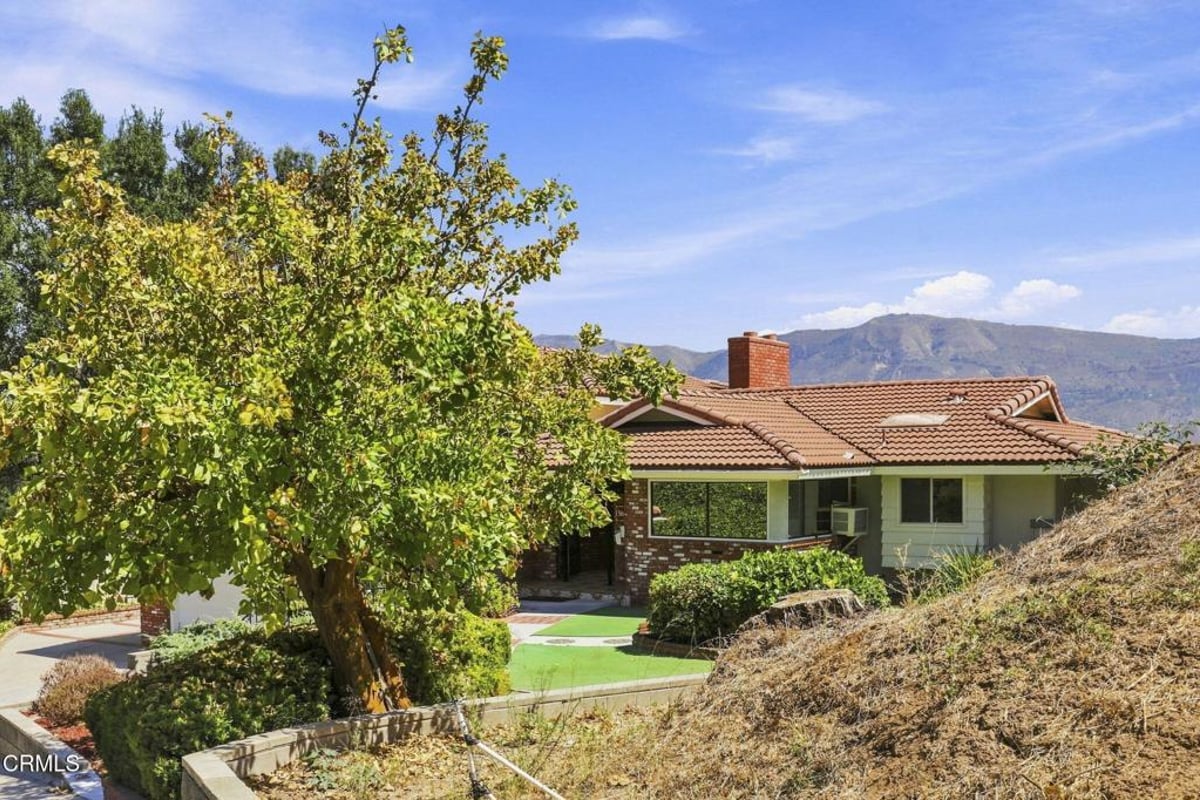 560 N 6th Street, Santa Paula, CA 93060 — photo 1 of 54