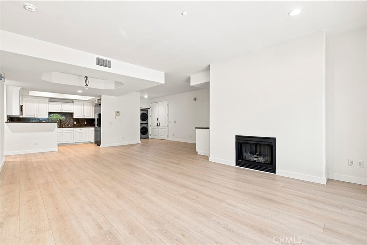 8555 Cashio St APT 101, Los Angeles, CA 90035, Los Angeles, CA 90035 — photo 1 of 26
