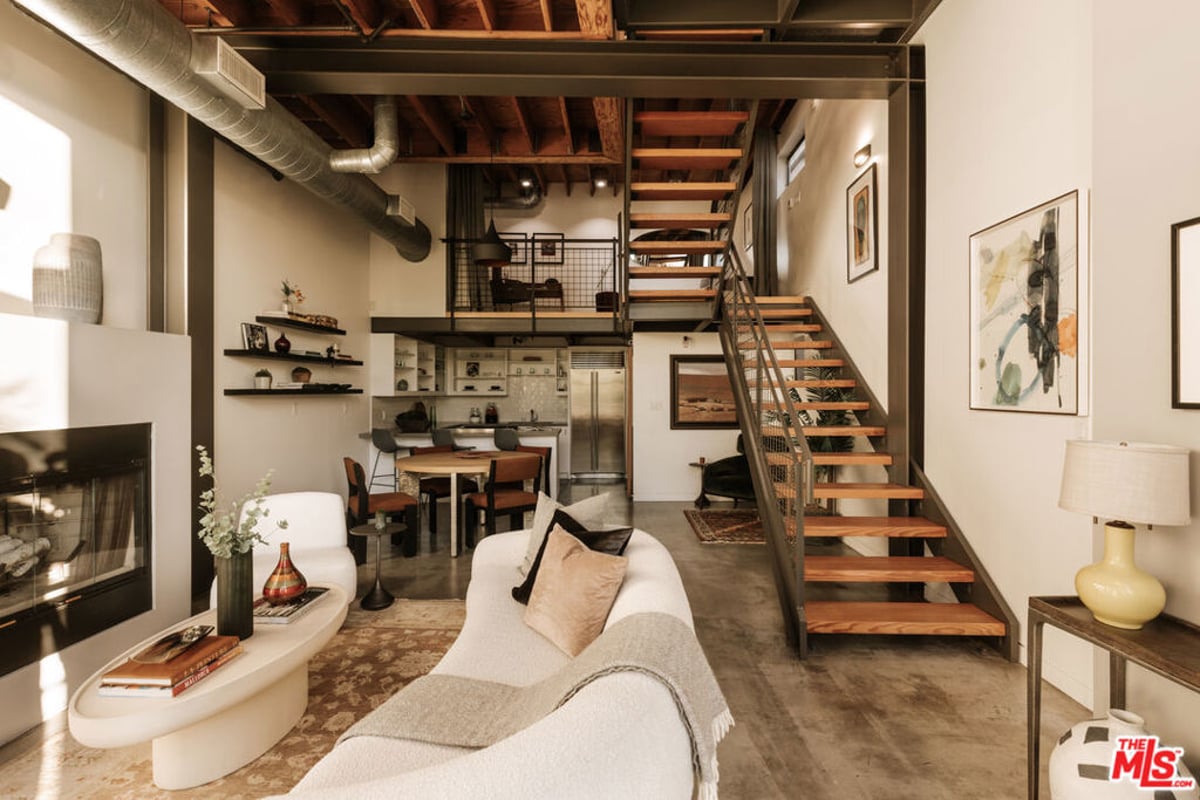 208 S Venice Boulevard A, Venice, CA 90291 — photo 1 of 16