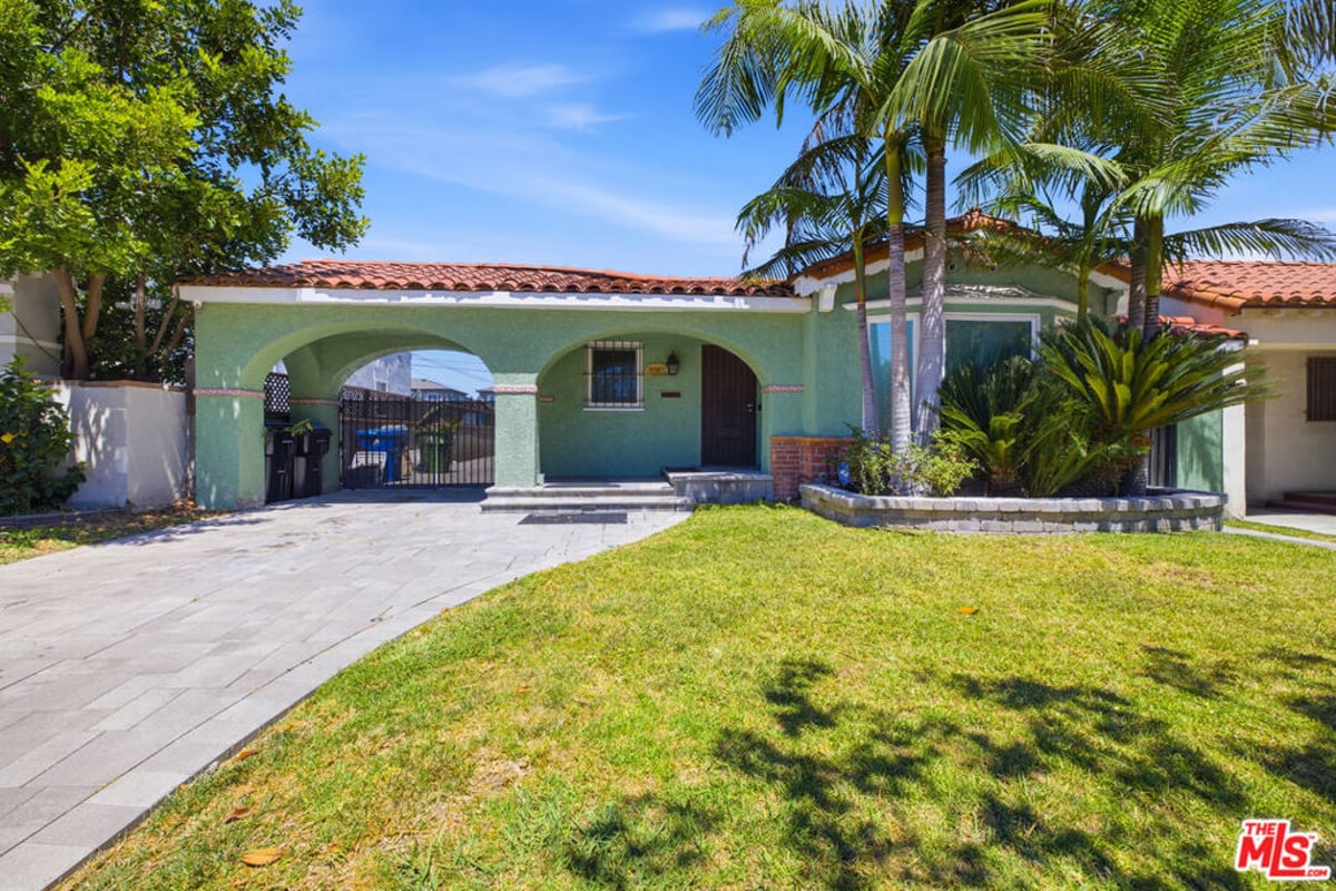 3237 W 74th Street, Los Angeles, CA 90043 — photo 1 of 29