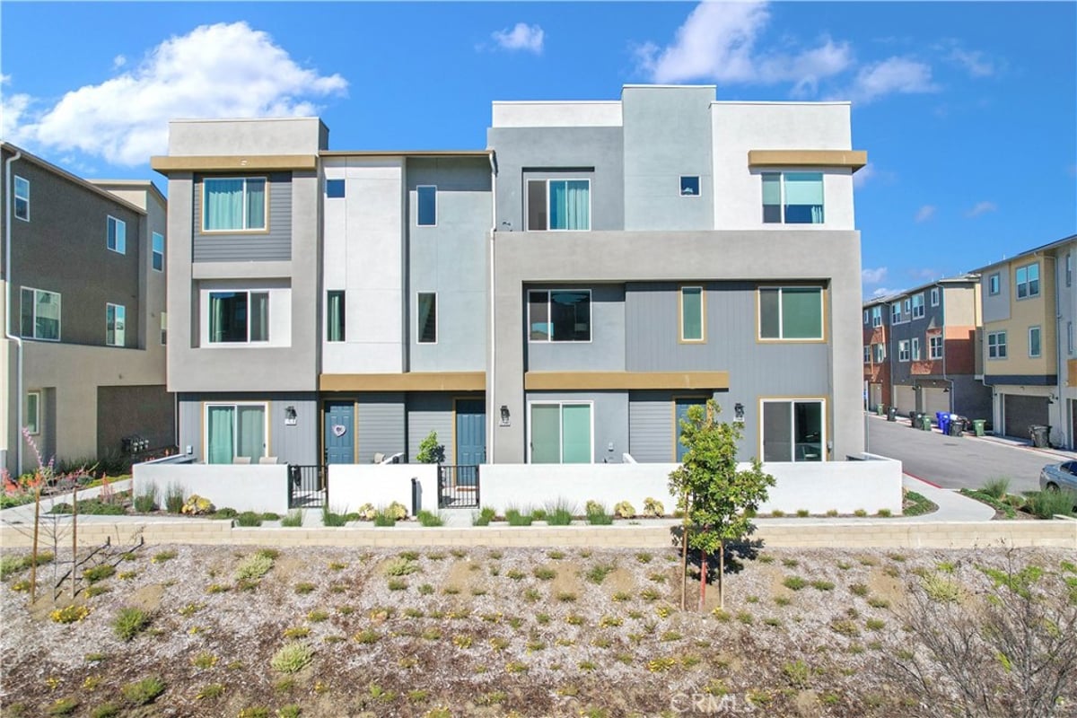 27582 Manzanita Way, Valencia, CA 91381 — photo 1 of 60