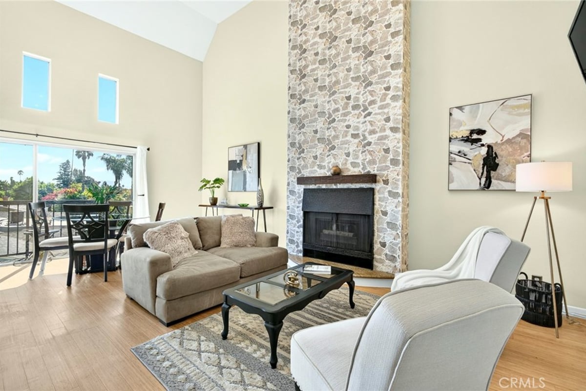 4660 Coldwater Canyon Avenue 20, Studio City, CA 91604 — photo 1 of 47