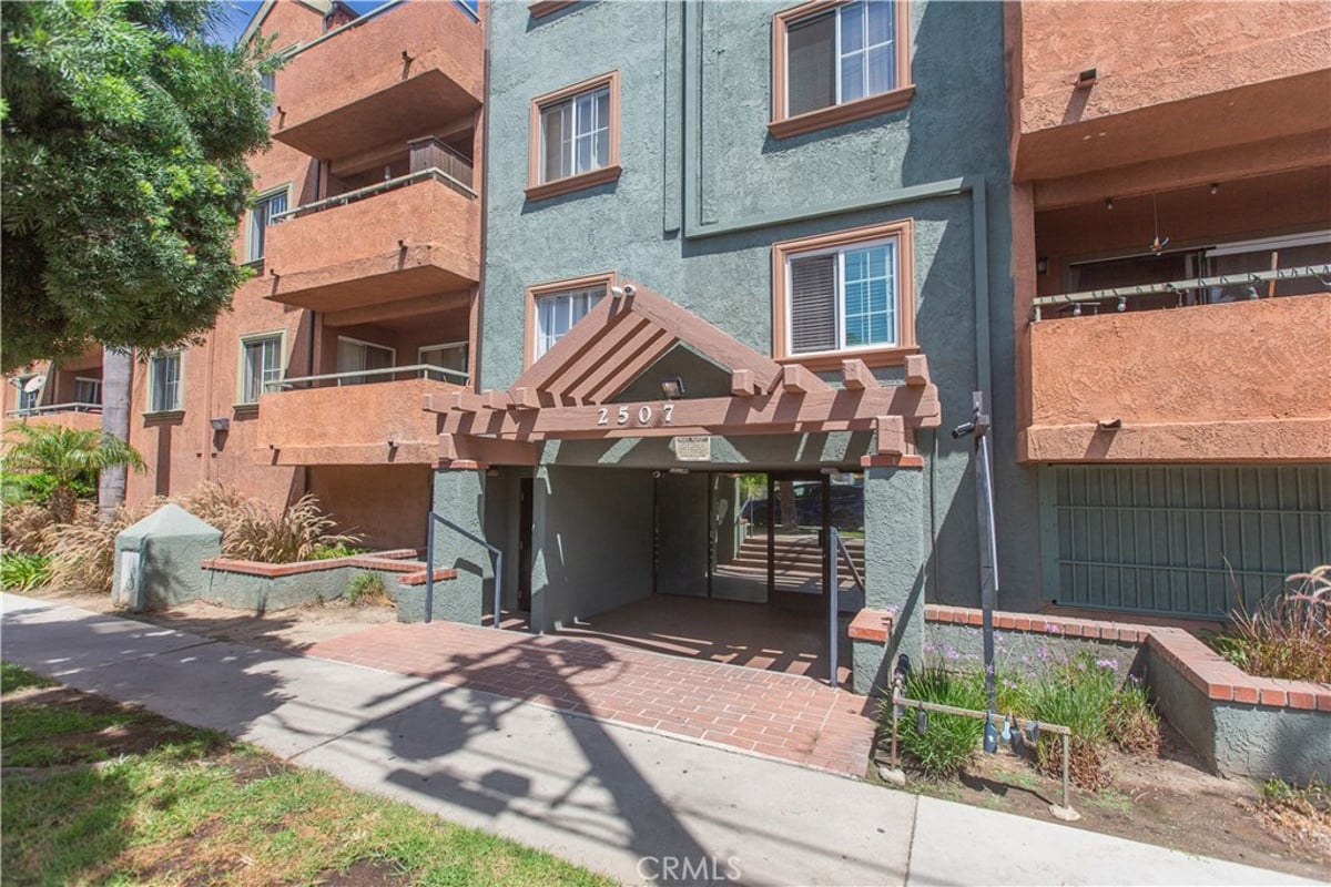 2507 E 15th Street 214, Long Beach, CA 90804 — photo 1 of 35