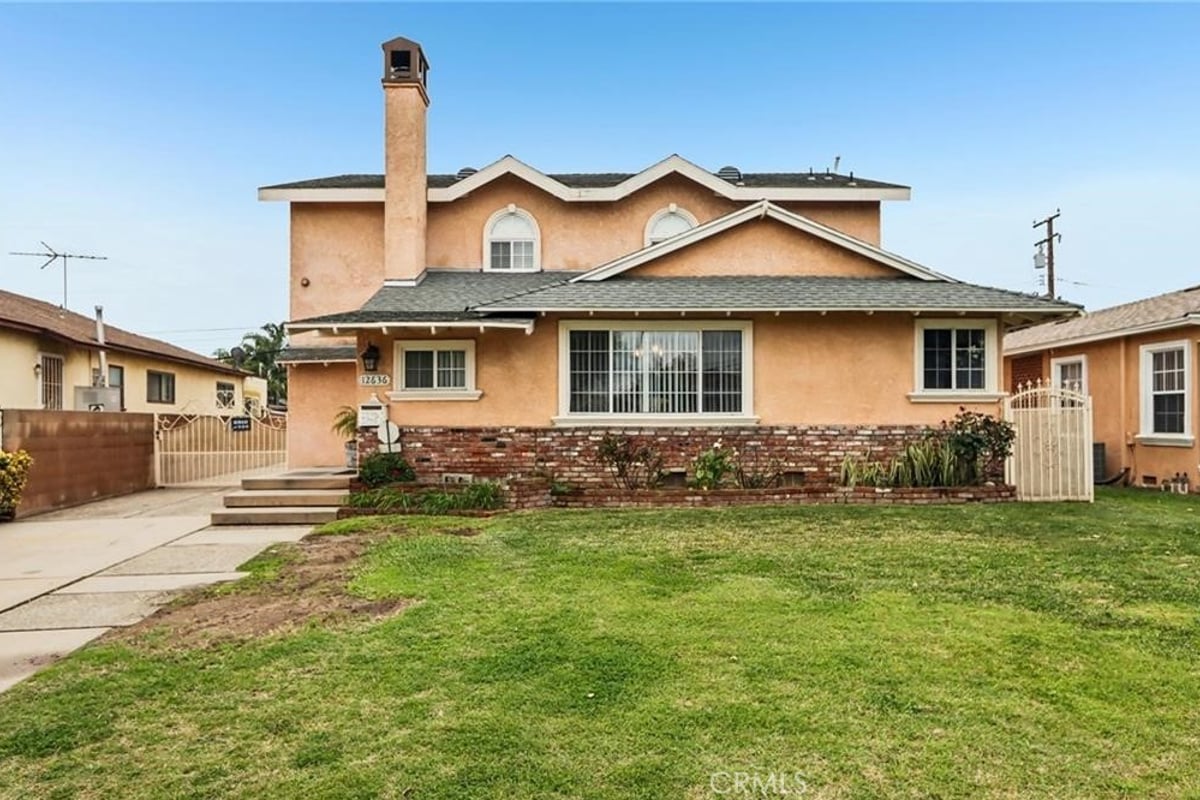 12636 Glynn, Downey, CA 90242 — photo 1 of 22