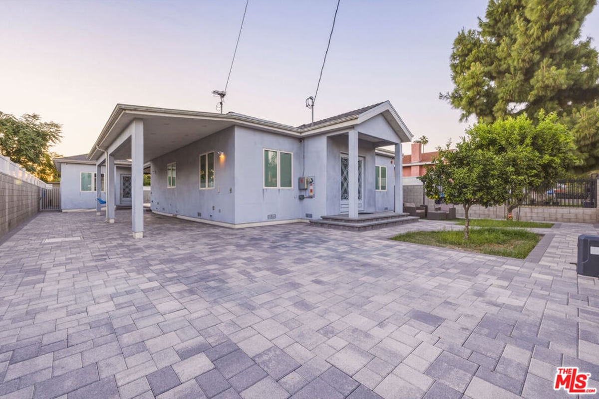 6729 Radford Avenue, North Hollywood, CA 91606 — photo 1 of 33
