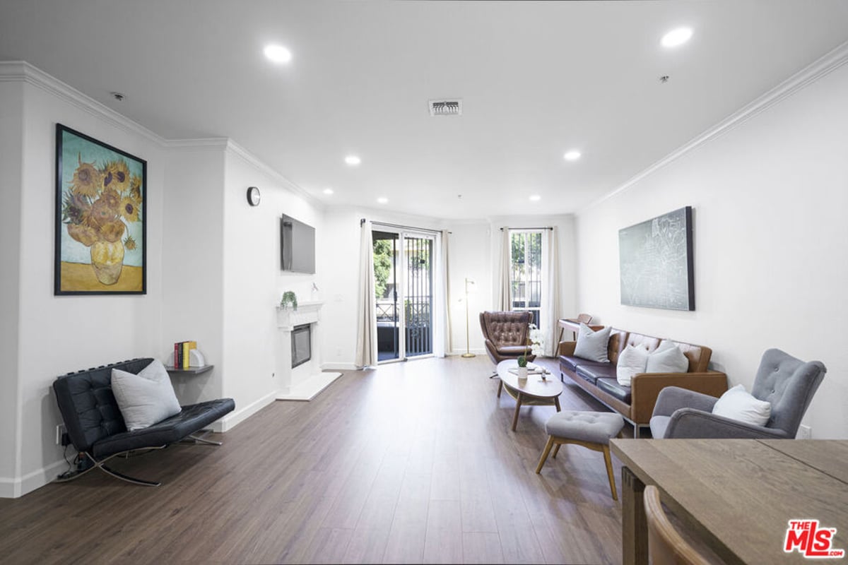 333 Westminster Avenue 104, Los Angeles, CA 90020 — photo 1 of 50