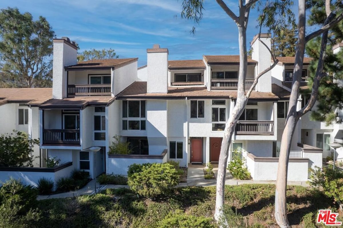 17253 Palisades Circle, Los Angeles, CA 90272 — photo 1 of 35