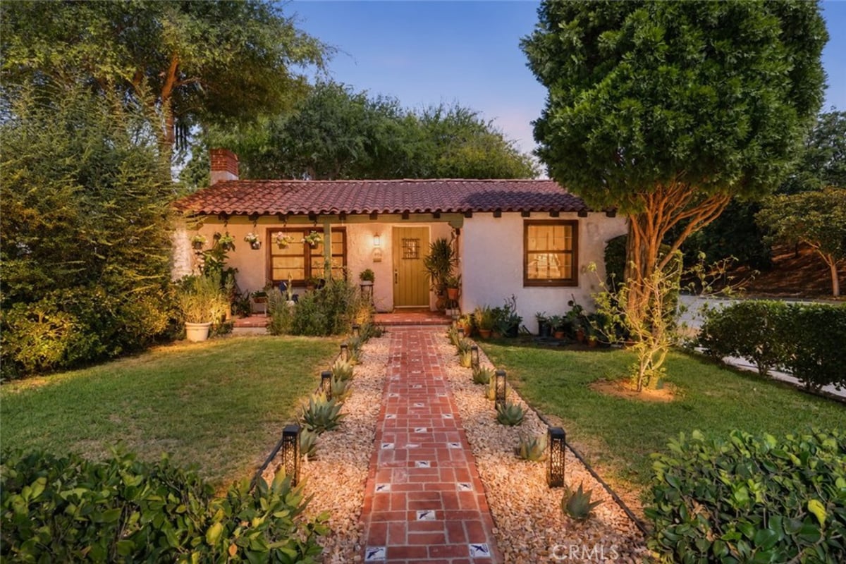 404 N Vinedo Avenue, Pasadena, CA 91107 — photo 1 of 24