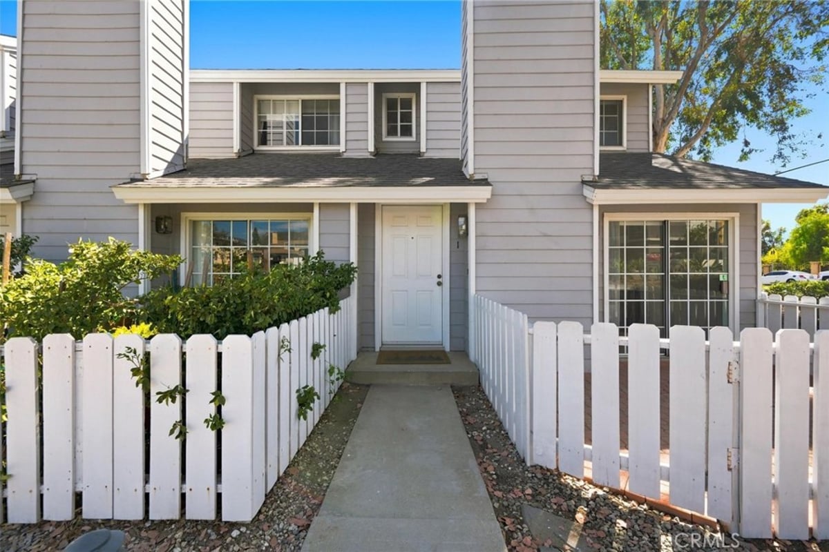 14380 Foothill Blvd 1, Los Angeles, CA 91342 — photo 1 of 19