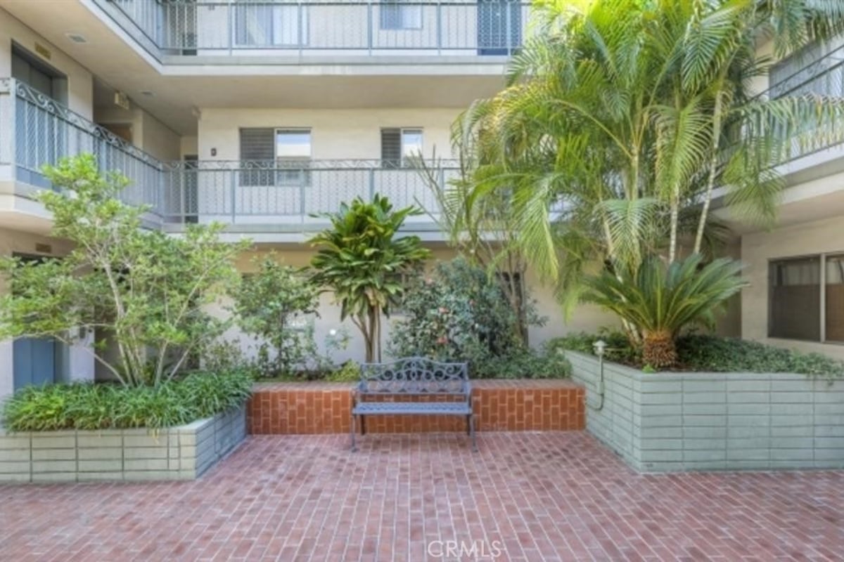 4614 27 Finley, Los Angeles, CA 90027 — photo 1 of 21