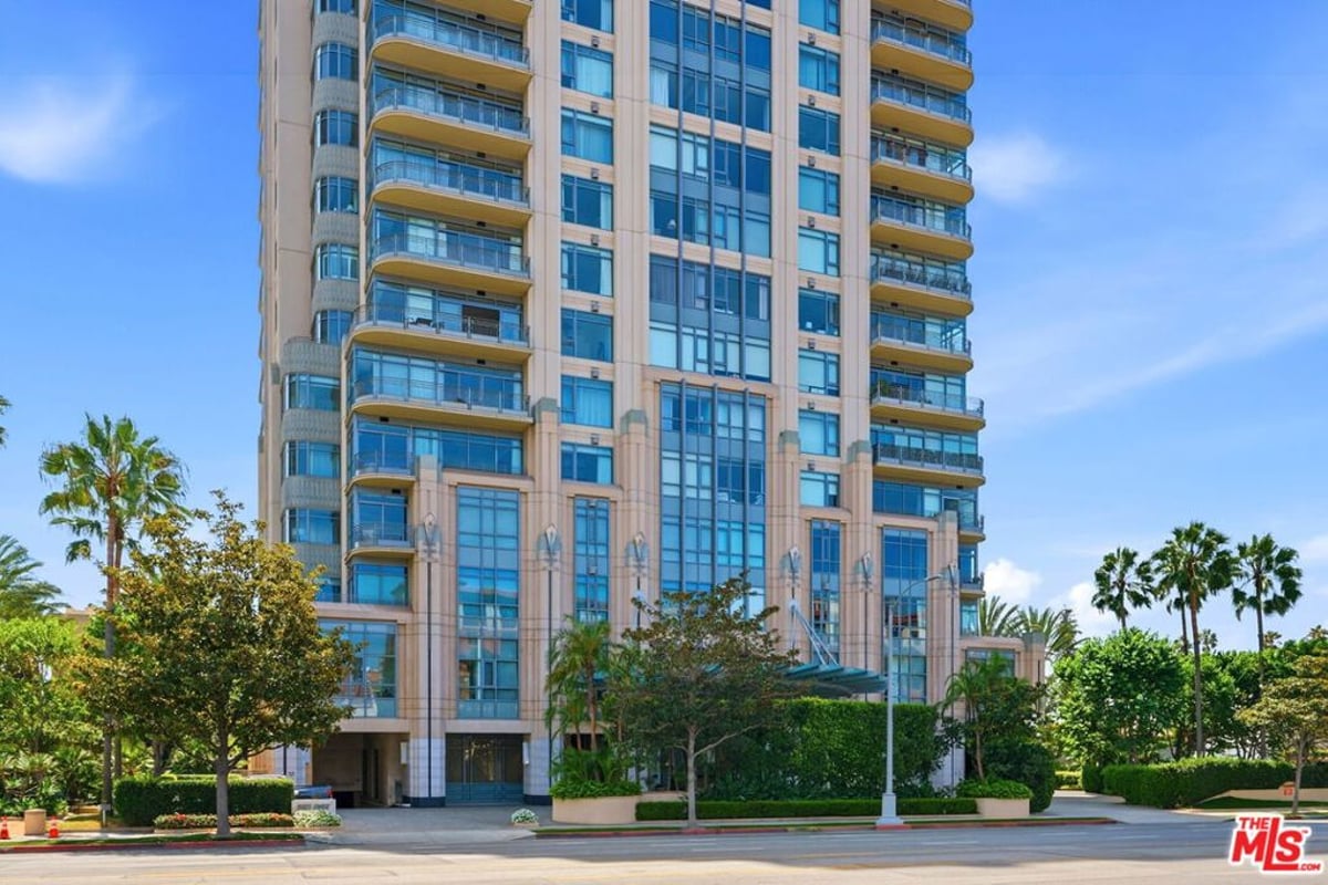 10800 Wilshire Boulevard 403, Los Angeles, CA 90024 — photo 1 of 58