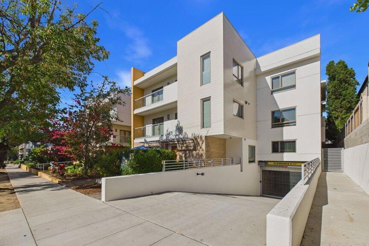 137 S Wilson Avenue 106, Pasadena, CA 91106 — photo 1 of 26
