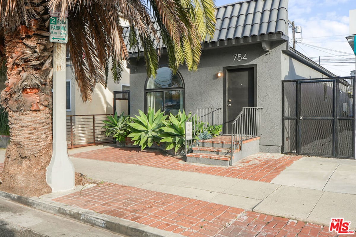 754 Washington Boulevard, Los Angeles, CA 90292 — photo 1 of 13