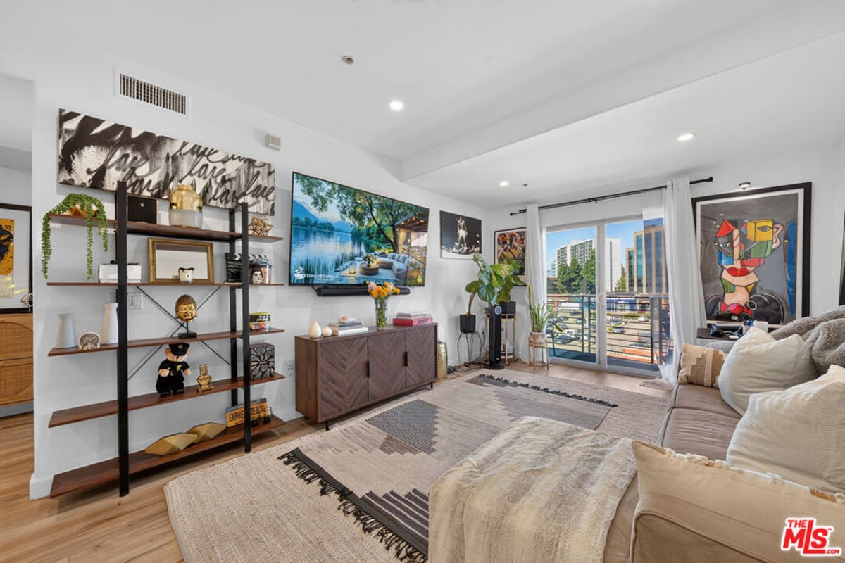 100 S Alameda Street 476, Los Angeles, CA 90012 — photo 1 of 34