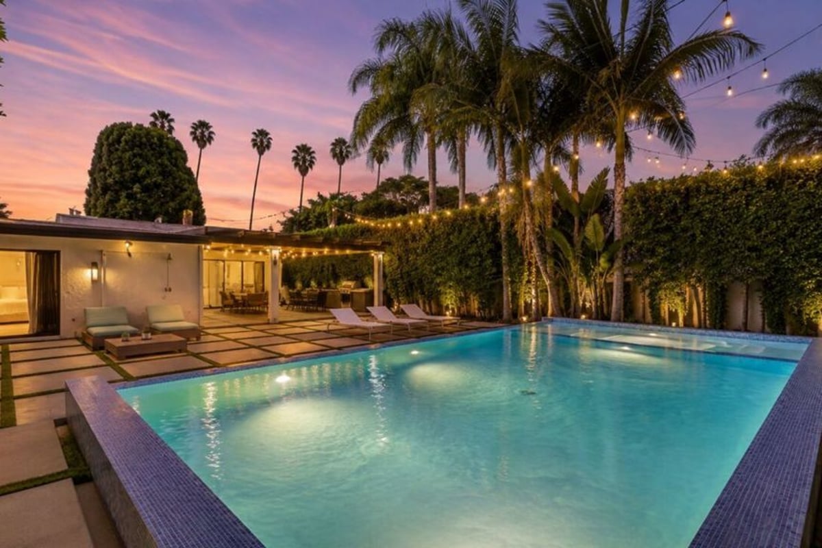 631 N Fuller Avenue, Los Angeles, CA 90036 — photo 1 of 23
