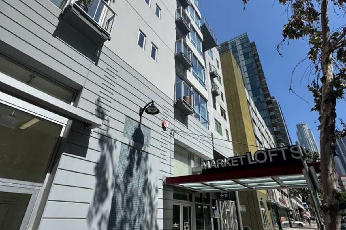 645 W 9th 425, Los Angeles, CA 90015 — photo 1 of 7