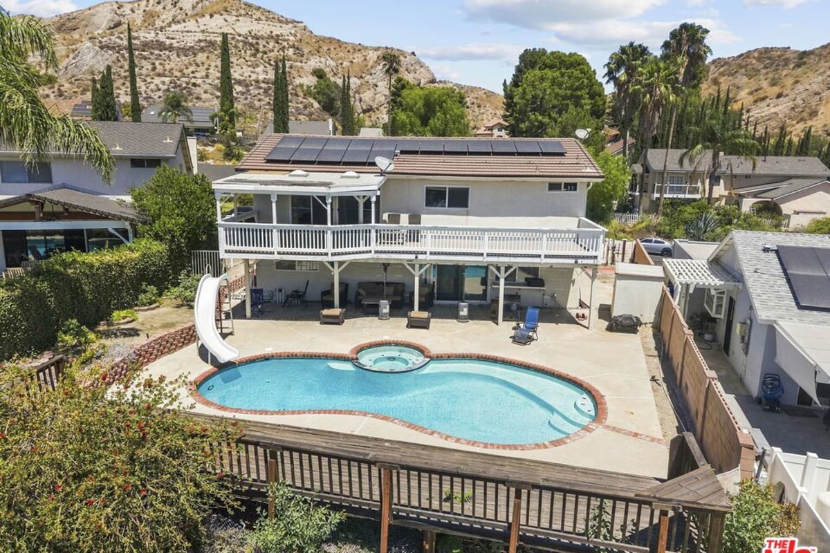 15362 Rhododendron Drive, Santa Clarita, CA 91387 — photo 1 of 49