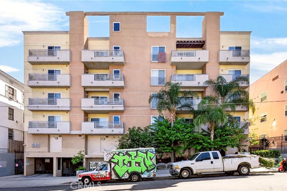 980 S Oxford 303, Los Angeles, CA 90006 — photo 1 of 31
