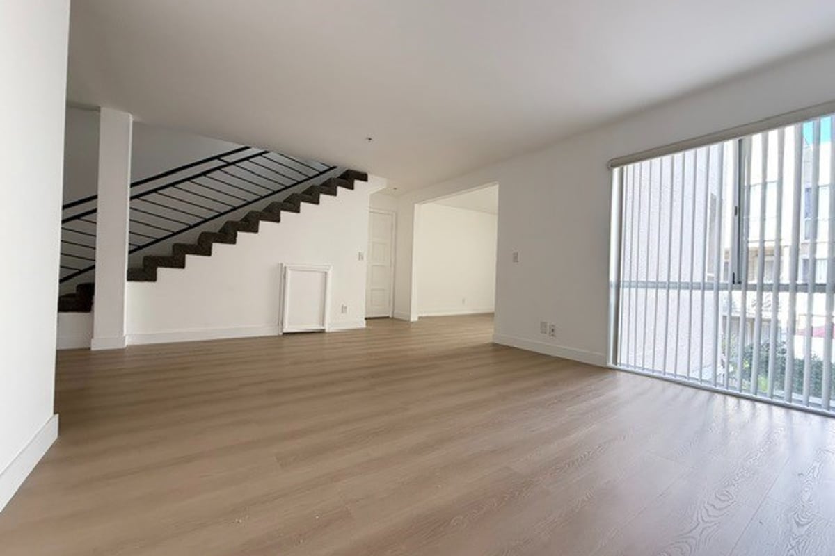 116 W Maple Street 16, Glendale, CA 91204 — photo 1 of 26