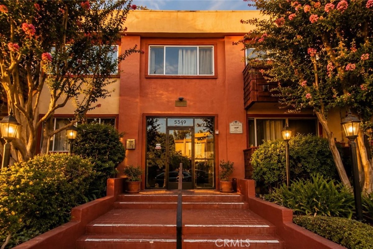 5349 Newcastle 34, Encino, CA 91316 — photo 1 of 62