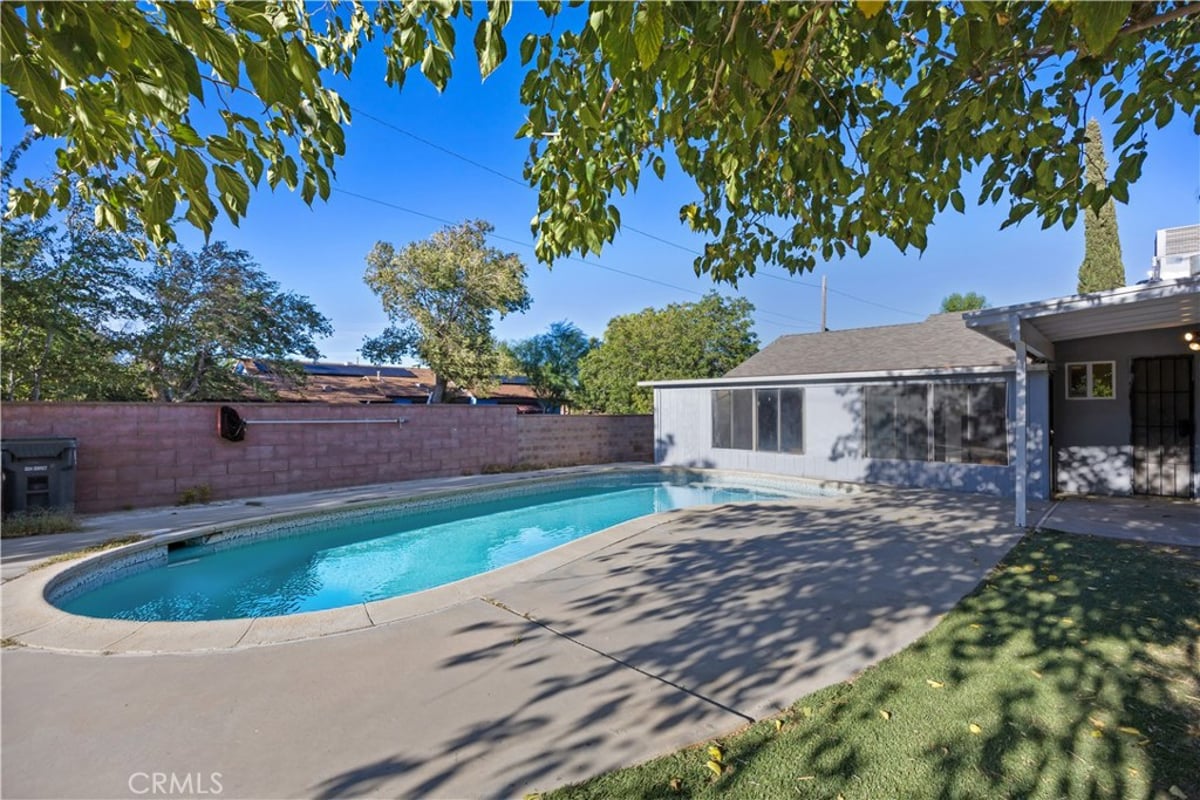 1058 E Avenue R2, Palmdale, CA 93550 — photo 1 of 23