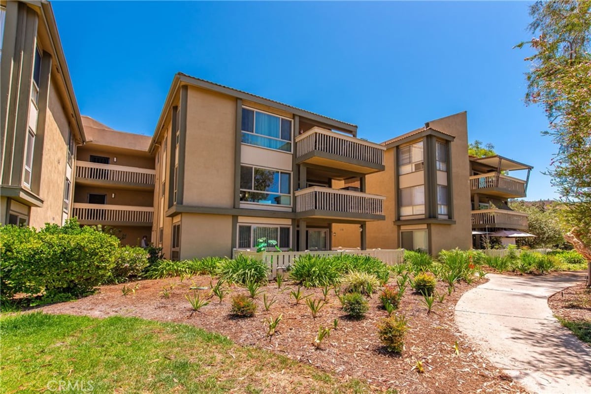 254 Sequoia Court 26, Thousand Oaks, CA 91360 — photo 1 of 29