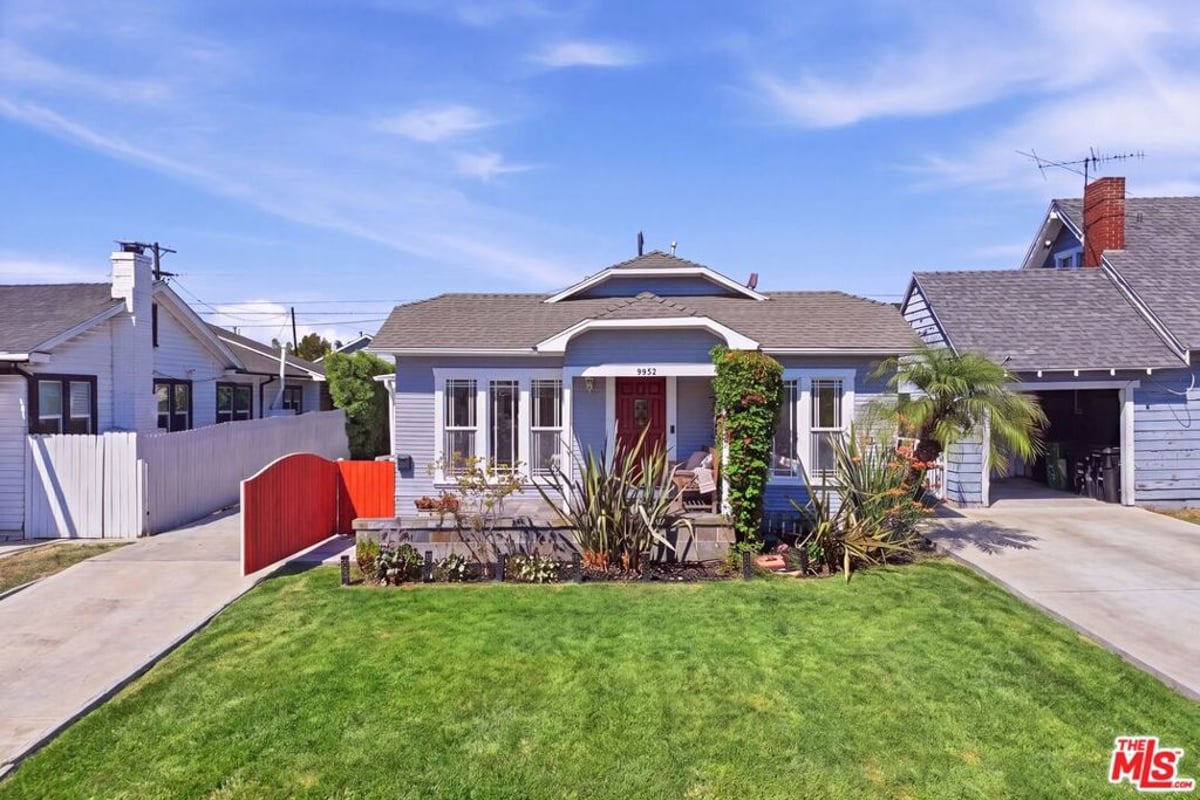 5345 S Victoria Avenue, Los Angeles, CA 90043 — photo 1 of 44