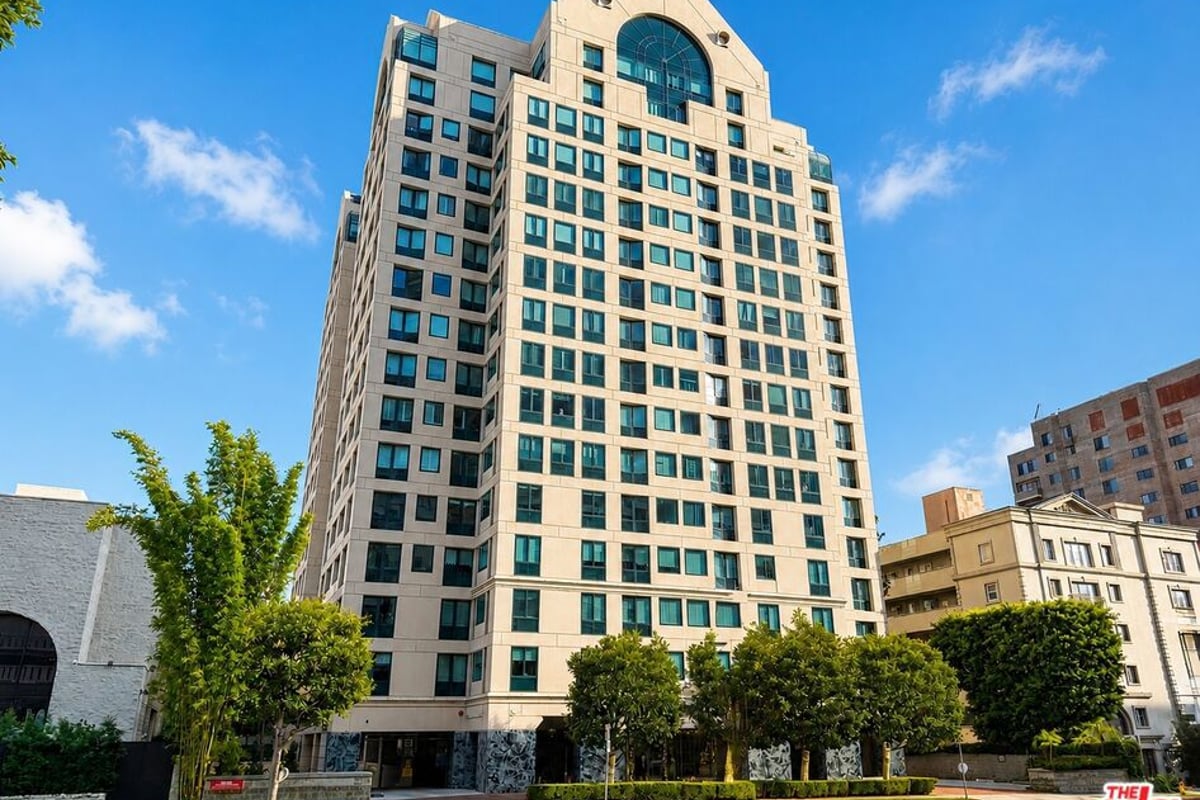 10520 Wilshire Boulevard 701, Los Angeles, CA 90024 — photo 1 of 33