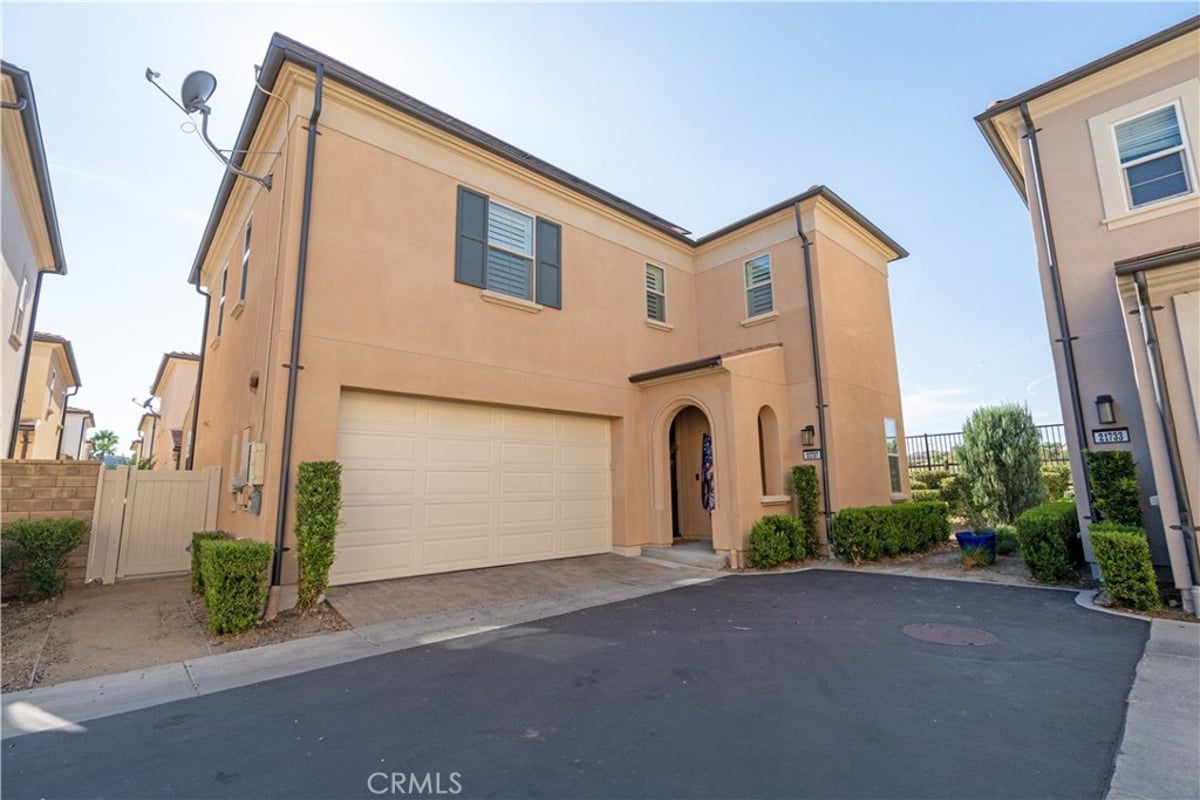 21737 Propello, Saugus, CA 91350 — photo 1 of 38