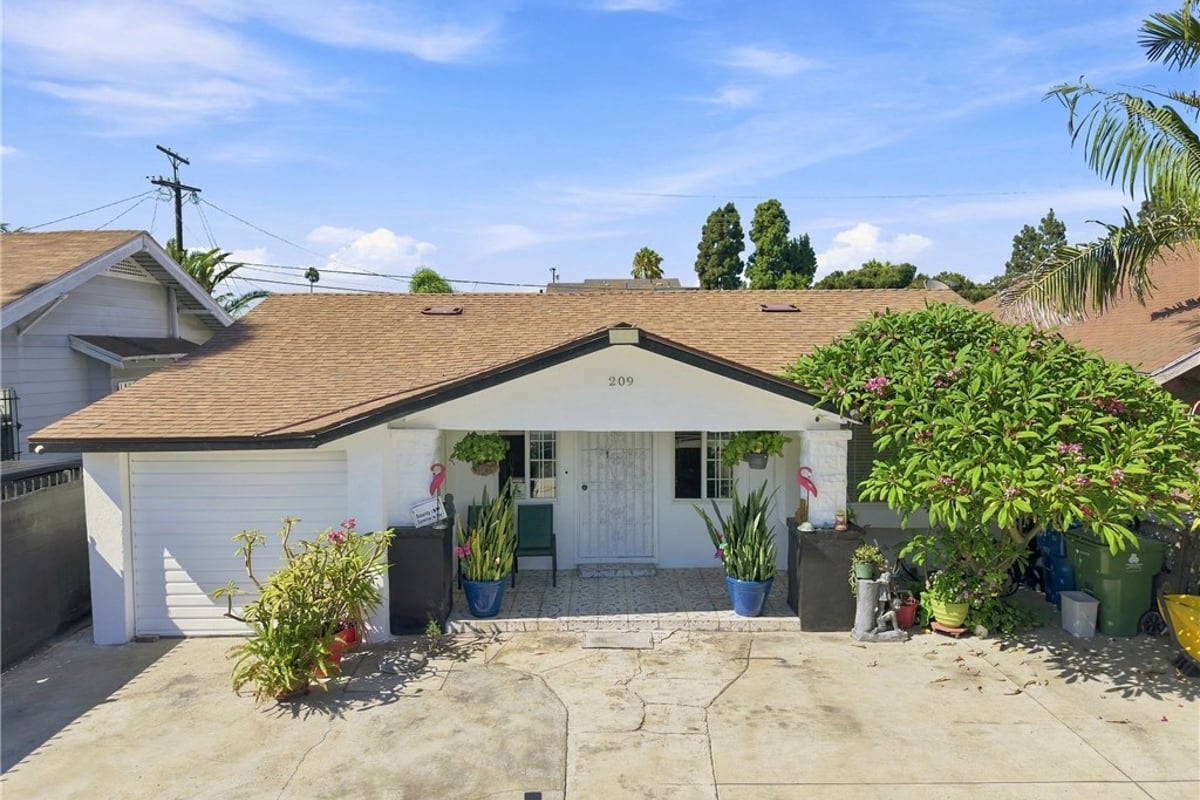 209 W 87th, Los Angeles, CA 90003 — photo 1 of 25