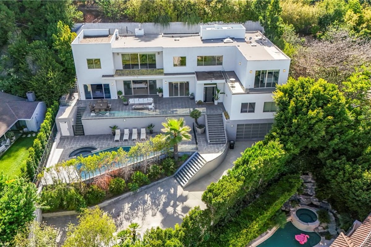 12148 Travis, Los Angeles, CA 90049 — photo 1 of 70