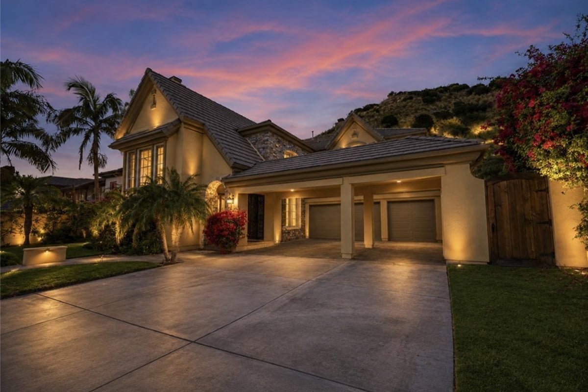 3426 Wedgewood Lane, Burbank, CA 91504 — photo 1 of 70
