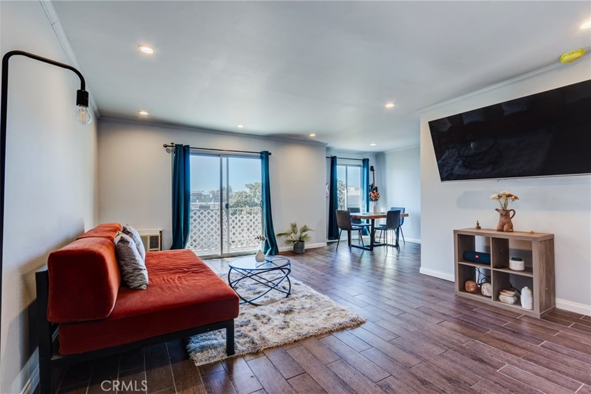 3734 S Canfield Ave 330, Los Angeles, CA 90034 — photo 1 of 47