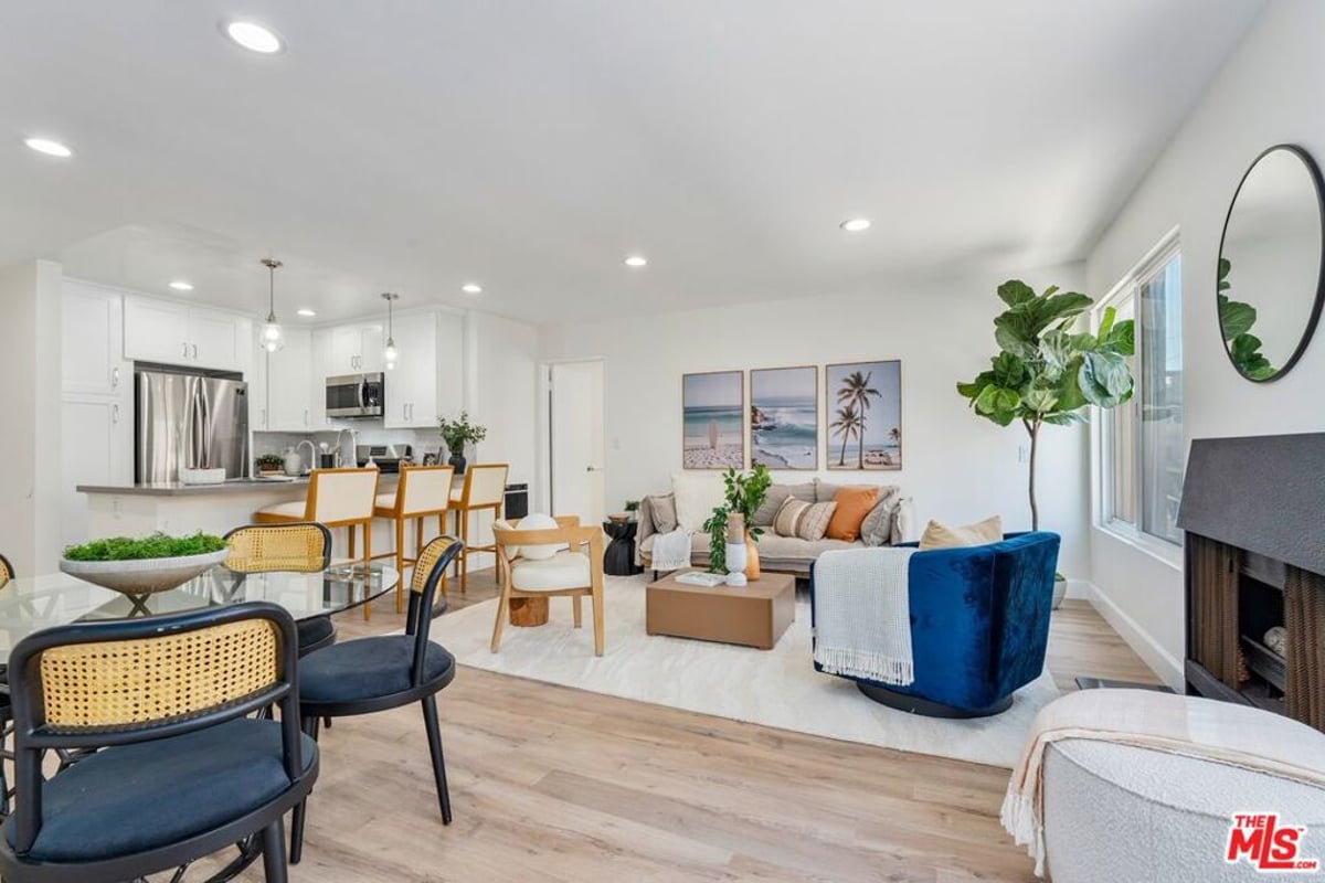 16 S Quarterdeck Street 201, Los Angeles, CA 90292 — photo 1 of 27