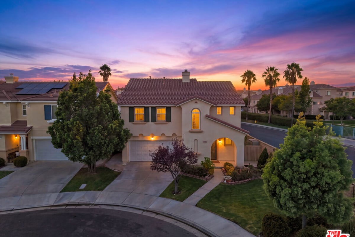 27259 Cloverhurst Place, Canyon Country, CA 91387 — photo 1 of 58