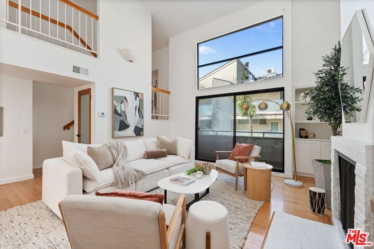 11 Mast Street B, Los Angeles, CA 90292 — photo 1 of 40