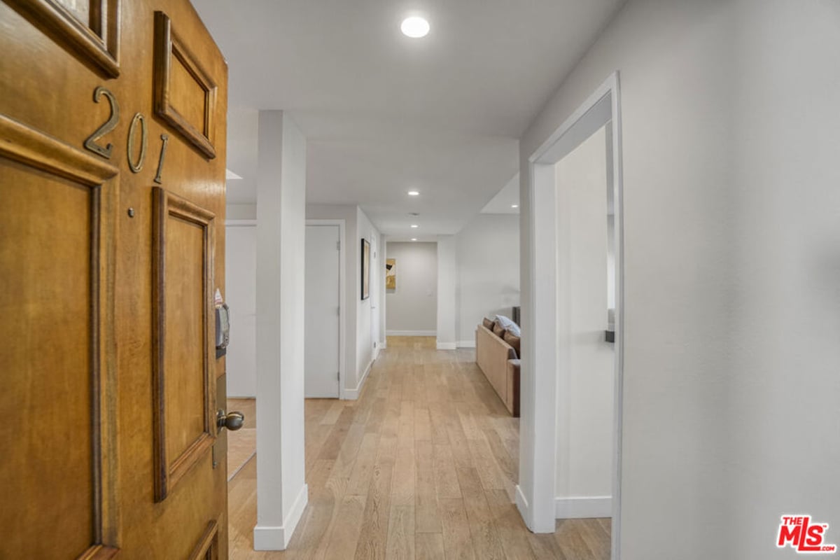 166 S Hayworth Avenue 201, Los Angeles, CA 90048 — photo 1 of 28