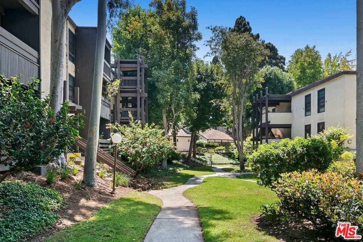7742 Redlands Street D1046, Los Angeles, CA 90293 — photo 1 of 33