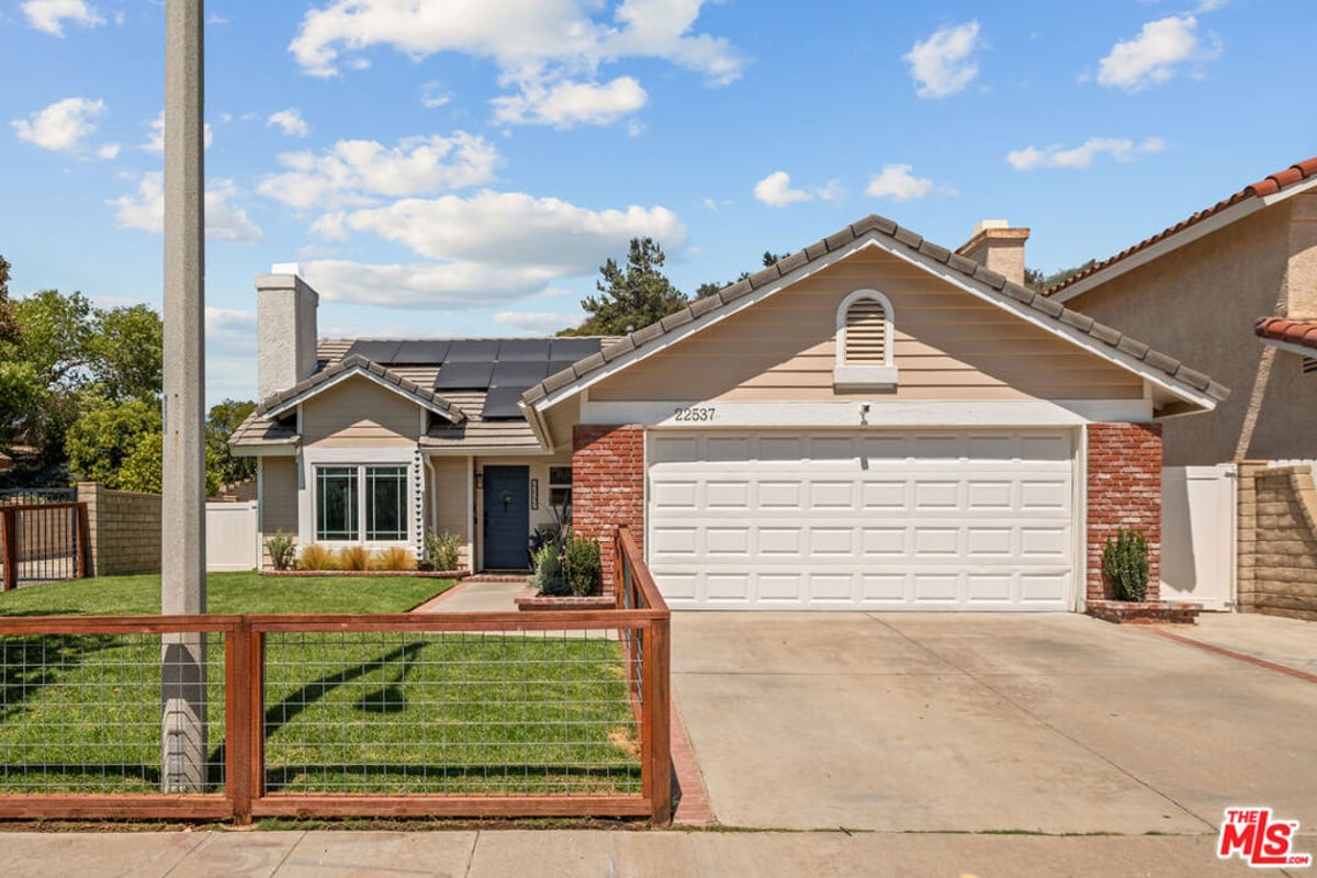 22537 Cardiff Drive, Santa Clarita, CA 91350 — photo 1 of 32