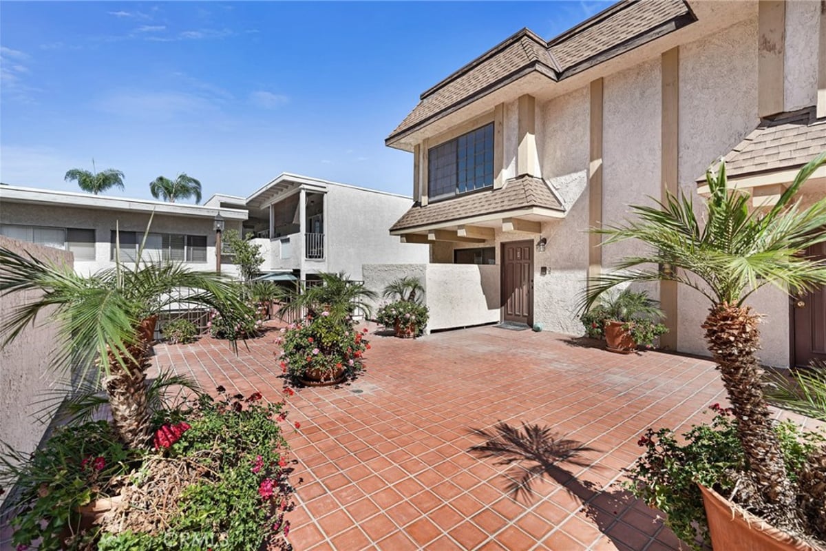 5404 Quakertown 5, Woodland Hills, CA 91364 — photo 1 of 20