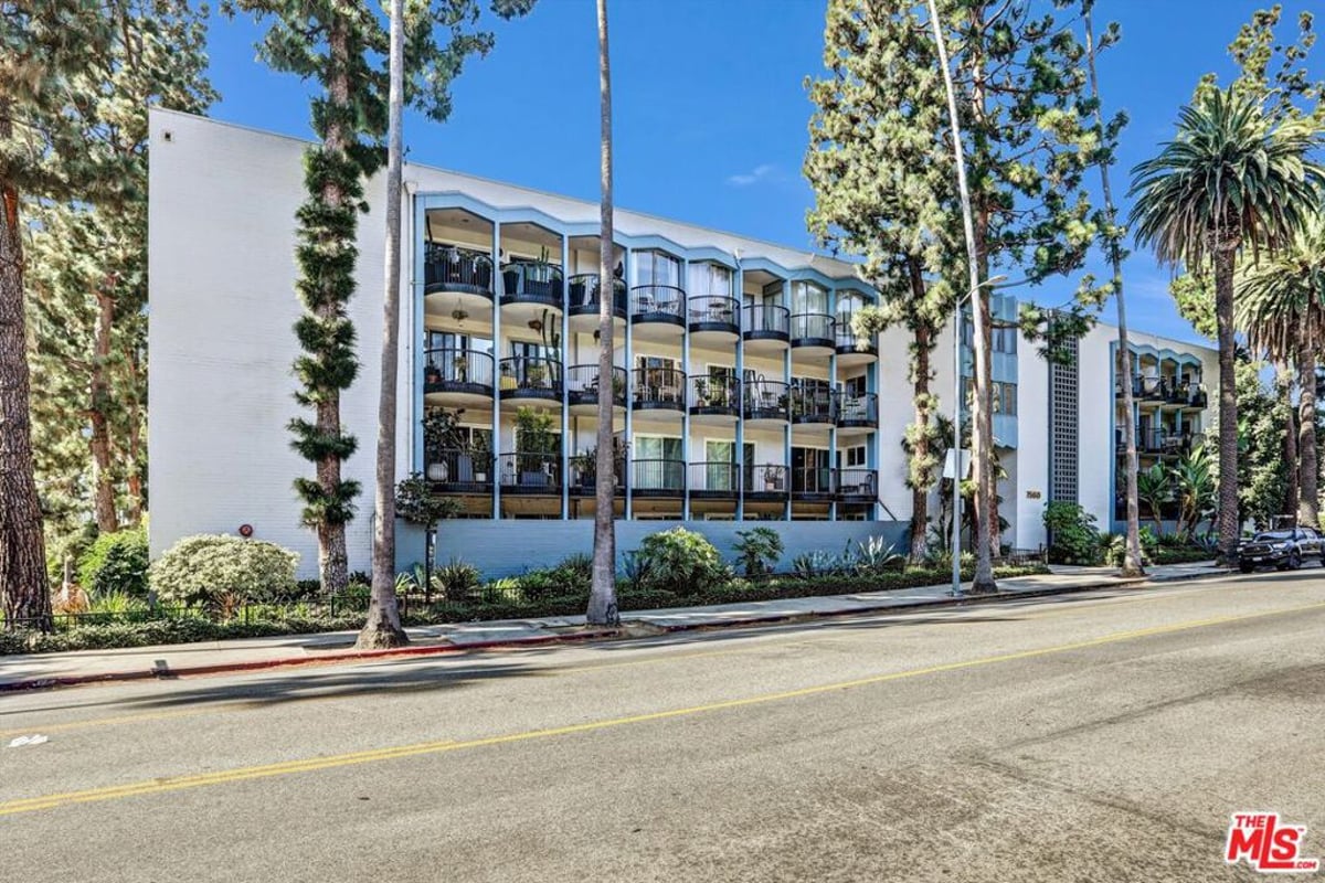 7560 Hollywood Boulevard 303, Los Angeles, CA 90046 — photo 1 of 28