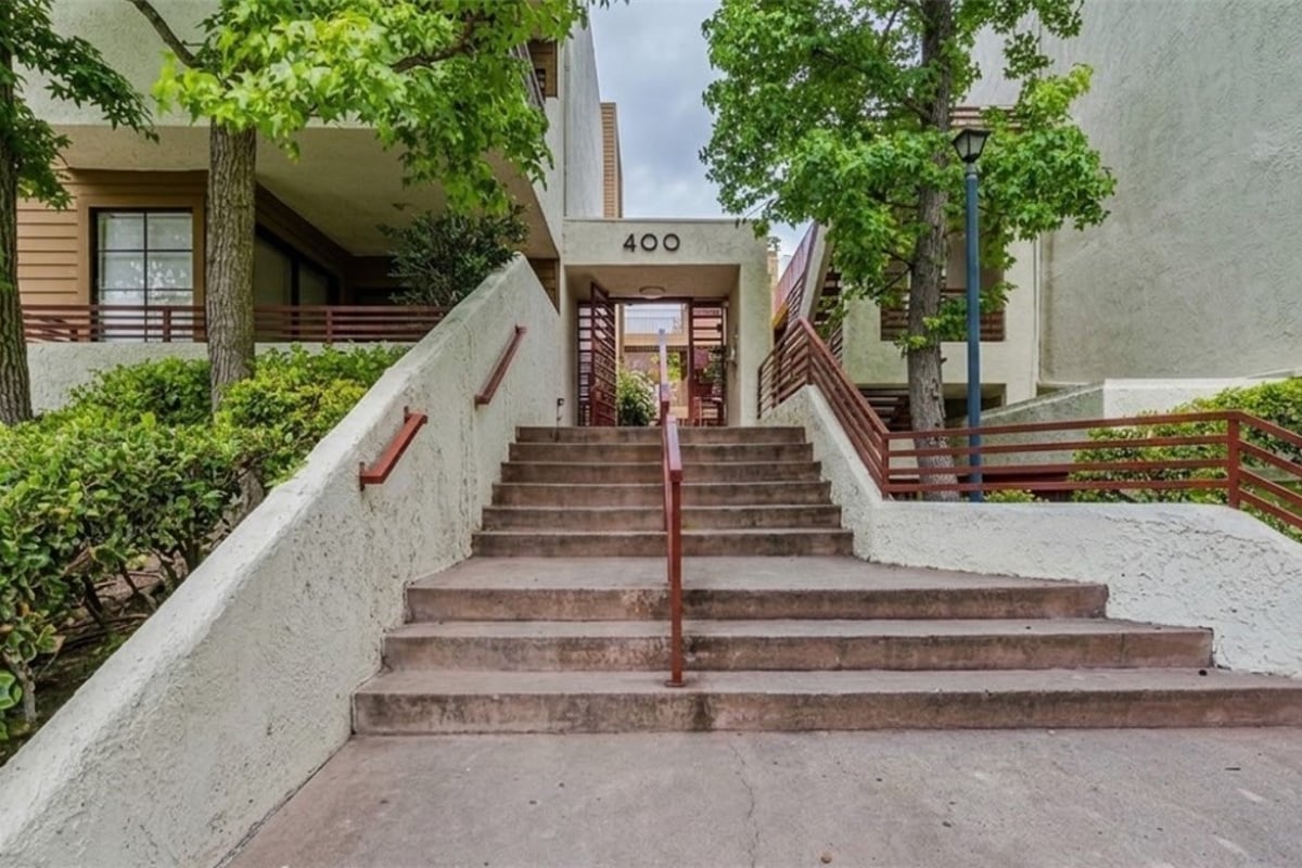 400 N Louise Street 306, Glendale, CA 91206 — photo 1 of 12