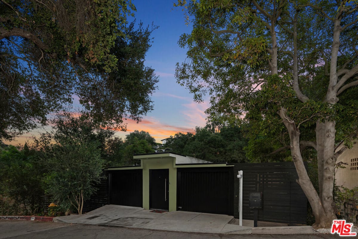 8867 Hollywood Hills Road, Los Angeles, CA 90046 — photo 1 of 44